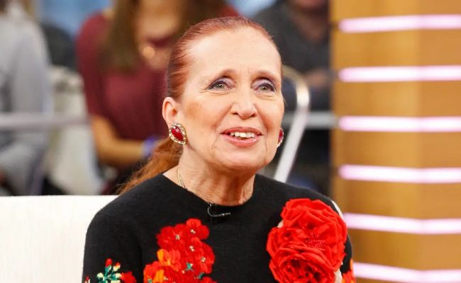 What is the Net Worth of Danielle Steel? House, Mansion, Cars, Earnings