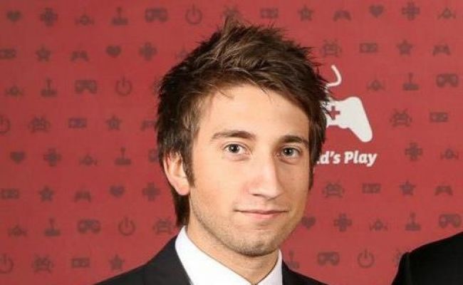 What is the Net Worth of Gavin Free? House, Mansion, Cars, Earnings