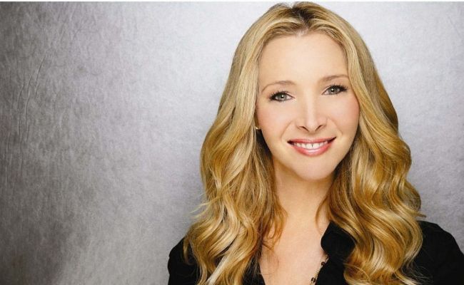 What is the Net Worth of Lisa Kudrow? House, Mansion, Cars, Earnings