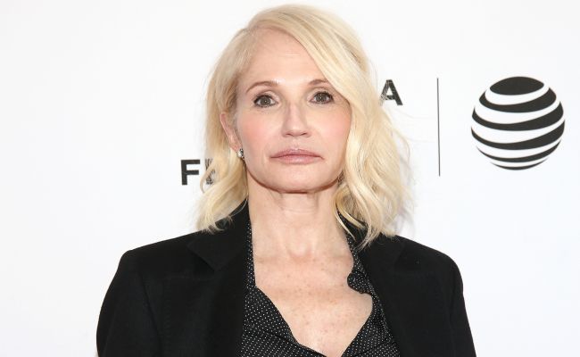 What is the Net Worth of Ellen Barkin? House, Mansion, Cars, Earnings