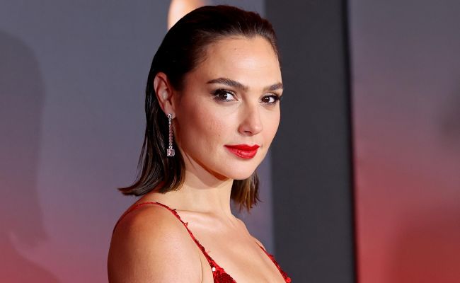 What is the Net Worth of Gal Gadot? House, Mansion, Cars, Earnings