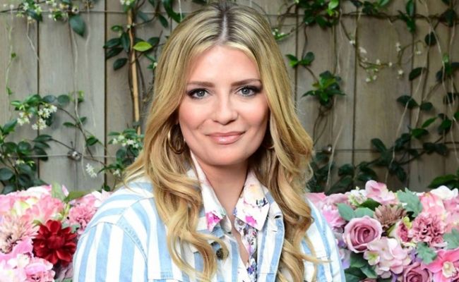 What is the Net Worth of Mischa Barton? House, Mansion, Cars, Earnings