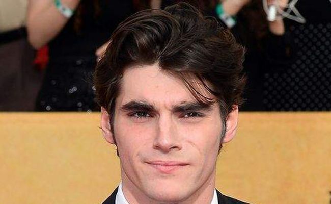 What is the Net Worth of RJ Mitte? House, Mansion, Cars, Earnings