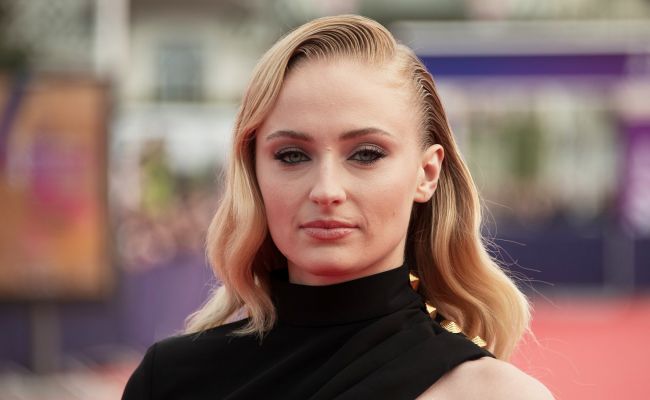 What is the Net Worth of Sophie Turner? House, Mansion, Cars, Earnings