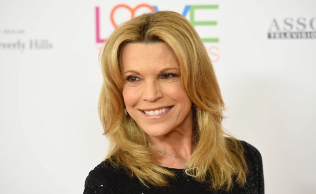What is the Net Worth of Vanna White? House, Mansion, Cars, Earnings