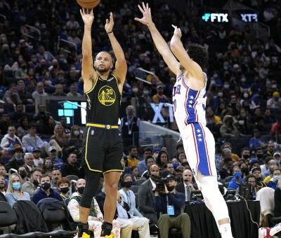 Golden State Warriors defeat the 76ers