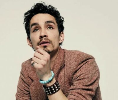 Robert Sheehan